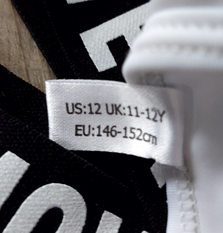 Čiernobiele plavky, 146