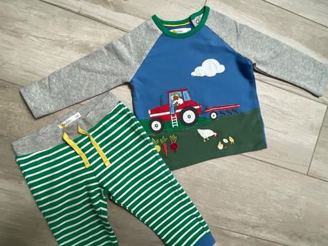 Nádherná súprava tepláčikov a tenkej mikinky, mini boden,98 / 104