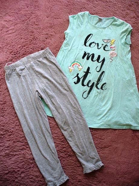 Trištvrtečné pyžamo, 146