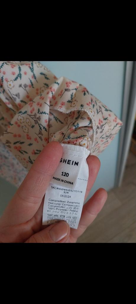 Kvetinové šaty, 110