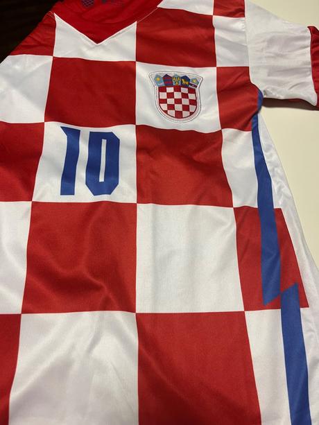 Futbalový dres modrič, 146
