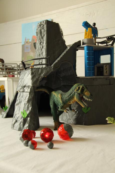 Schleich 42564 sopka + 41464 vozidlo s výbehom, 