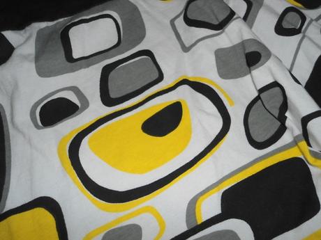 Zlto-cierno-sivo-biele saty bez ramienok, m