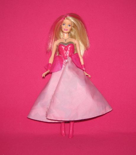 Barbie superhrdinka z rozprávky odvážna princezná, 