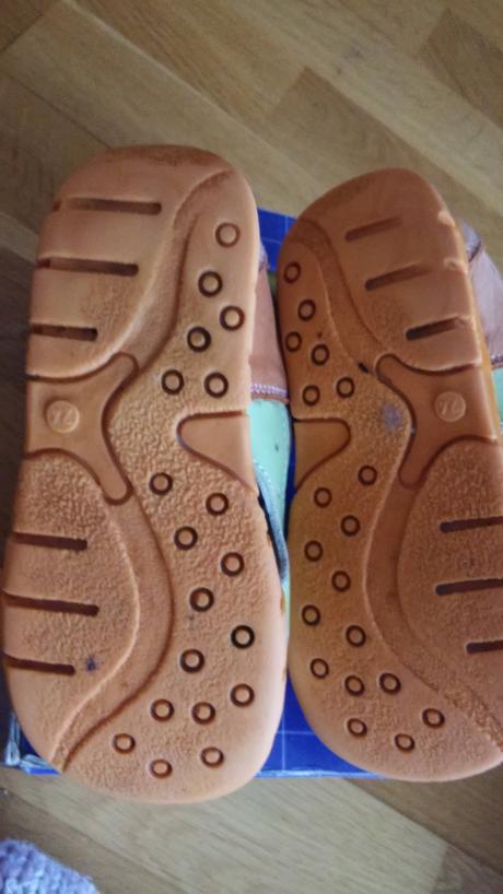 Kožené sandálky, 24