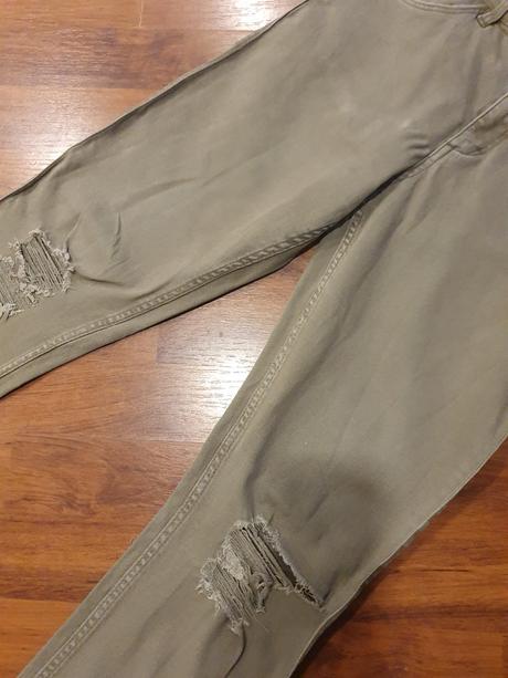 Elastické rifle deravé top stav. v.s, h&m,170