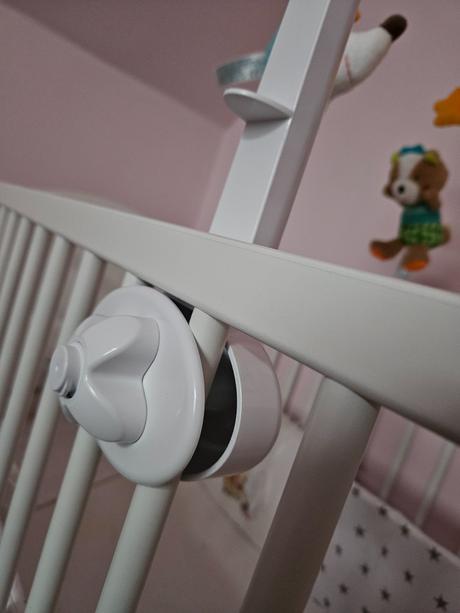 Kolotoč nad postieľku sovička a mackovia,