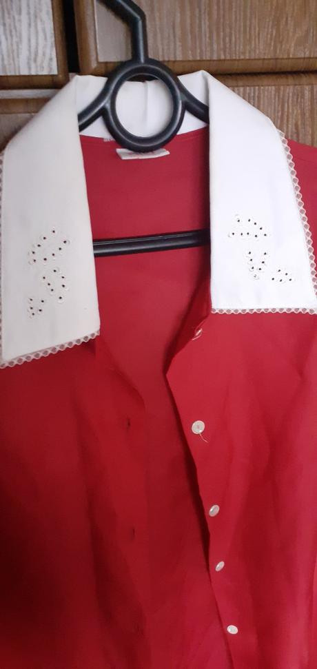 Blúzka s vysivanym golierom, l