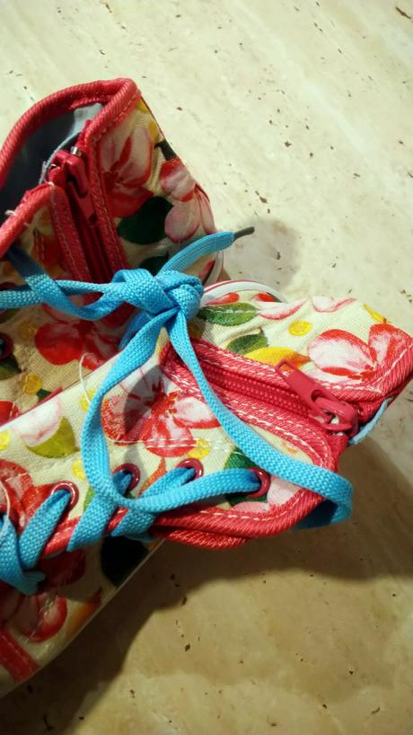 Hello kitty tenisky č. 30, 30