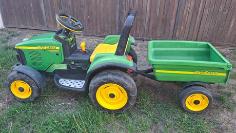 Traktor peg-perego na baterku,