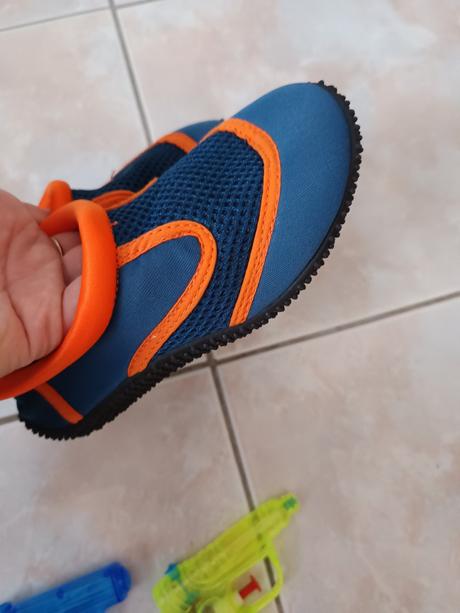 Kúpacie okuliare a topánky do vody,