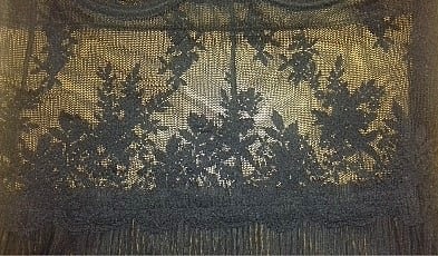 Krajkova kosielka, s