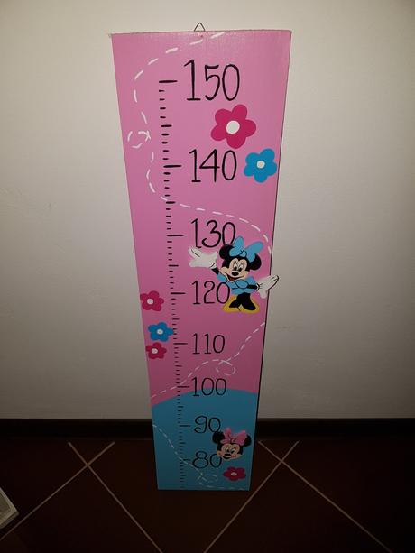 Meter na stenu s minnie, 