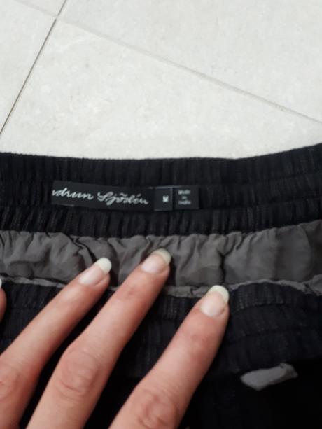 Vyšivaná sukňa, m