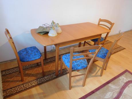 Kuchynský stol +4 x stolička+behúň + luster,