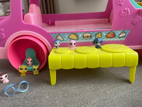 Hasbro littlest pet shop set cukrársky automobil,