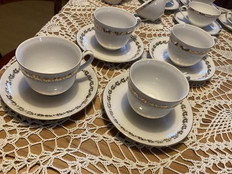 Porcelánové šálky podšálky rozne na dopoužívanie, 