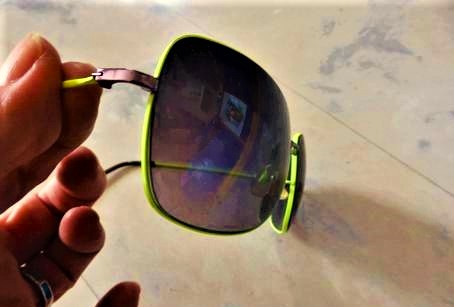 Okuliare s neónkovým rámom,