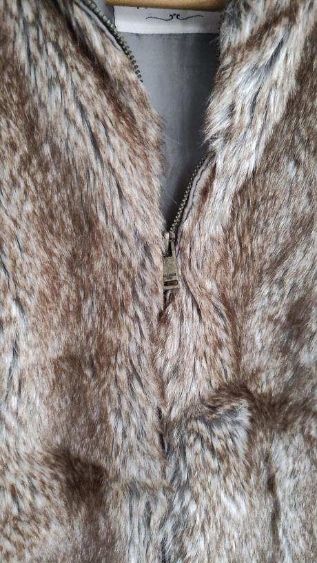 Kožušinová vesta, pull&bear,m