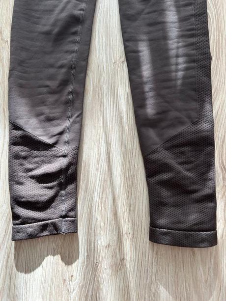 Legíny českej značky aeon athletics, pc 60 eur, s