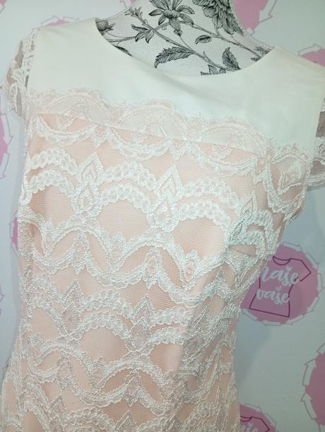 Krásne jemné šaty s čipkou, 40