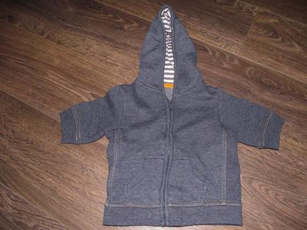 Mikinka s kapucou, f&f,62