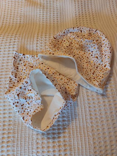 Čiapka a nakrcnik, 54