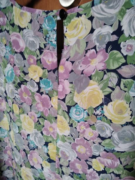 Blúzka kvetinová, 44