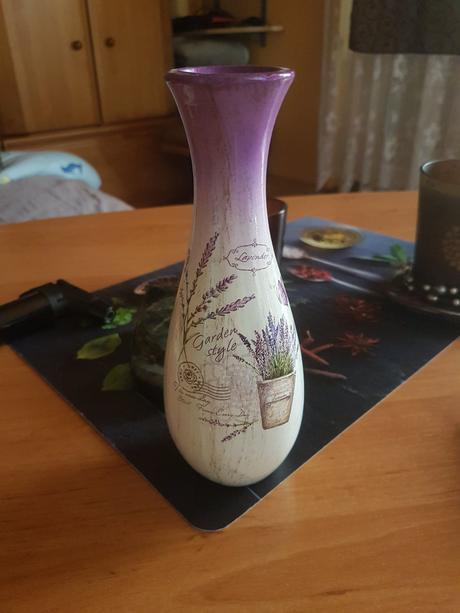 Váza/vázička s levandulou, 