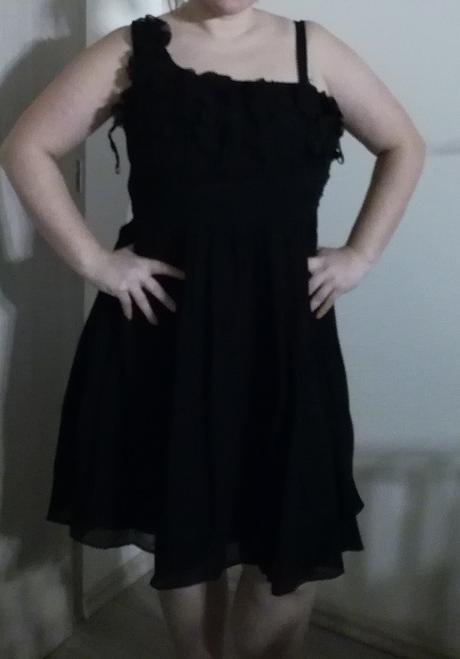 Kratke spolocenske saty, 44