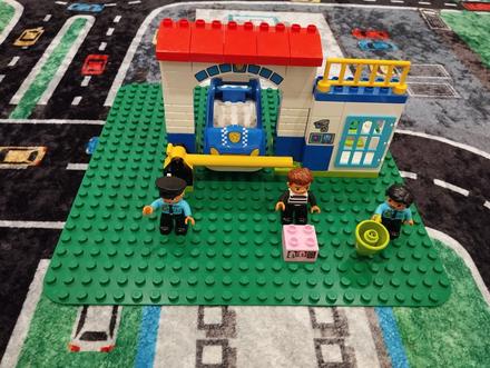 Lego duplo policajná stanica,