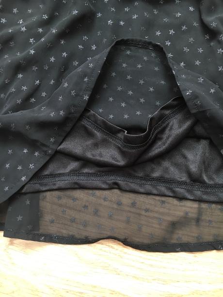 Čierna blúzka, 122