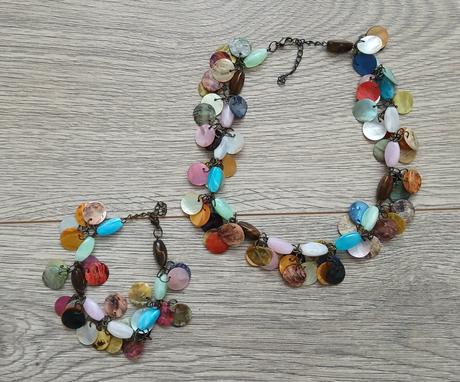 Nahrdelnik s naramkom, 