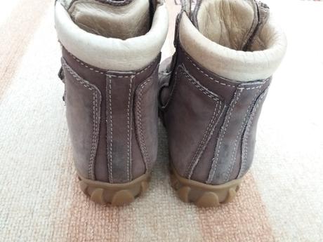 Vyššie celokožené topánky, 23