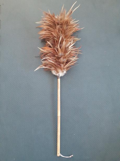 Prachovka zo slepačieho peria stará, 