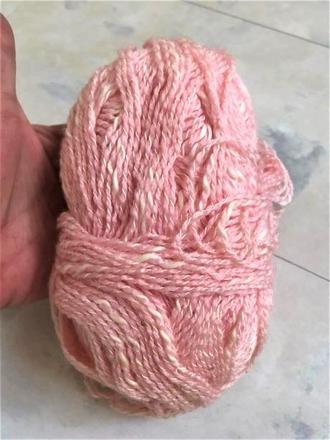 Zbytok priadze na pletenie,