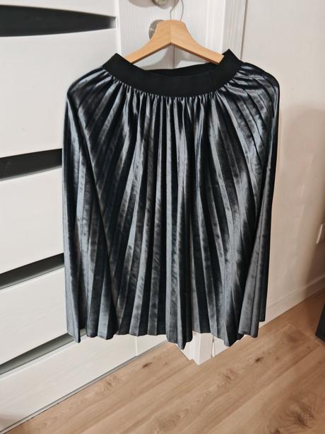 Plisovana zamatova sukňa uni, 