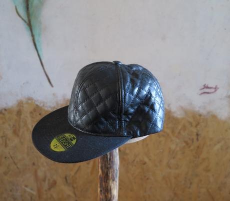 Čierna prešívaná šiltovka black number (fullcap /, 58