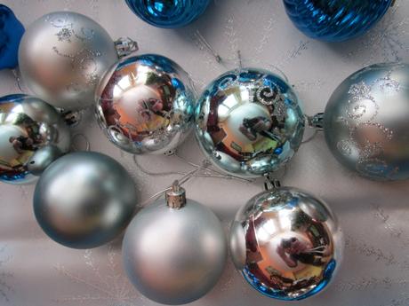 Vianočné ozdoby--cena spolu,