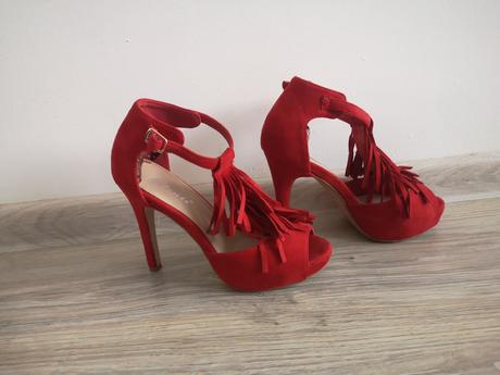Červené sandále, 35