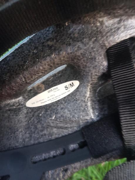 Prilba /helma na bicykel 52-56 cm obvod regulovatý, s