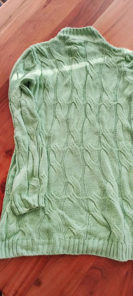 Svetríkove šaty, 140