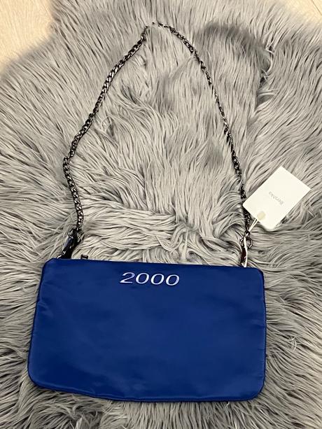 Modrá kabelka s retiazkou bershka, bershka