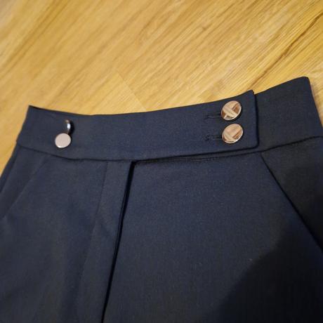 Tmavomodré elegantné krátke nohavice, h&m,34