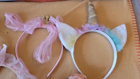 Čelenky - 12 ks + 2 ks paličky- super stav, h&m