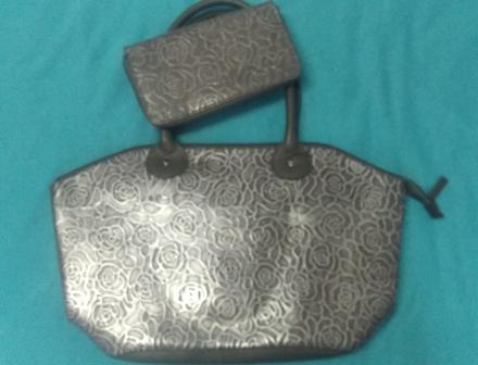 Kabelka s peňaženkou., avon