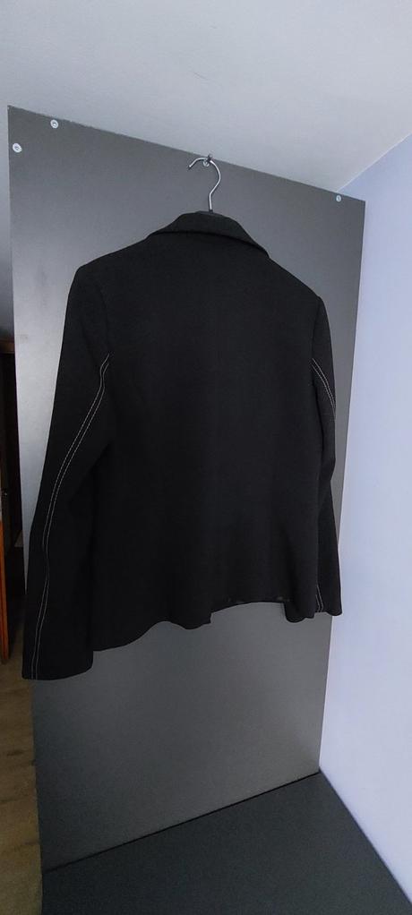 Čierne sako, 38