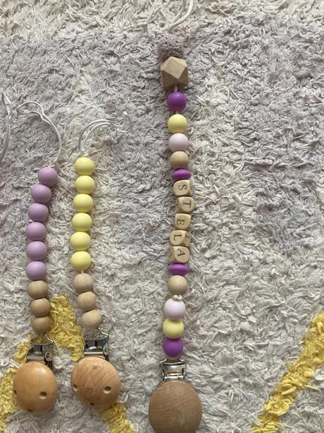 Klipy/retiazky na cumlík, mushie