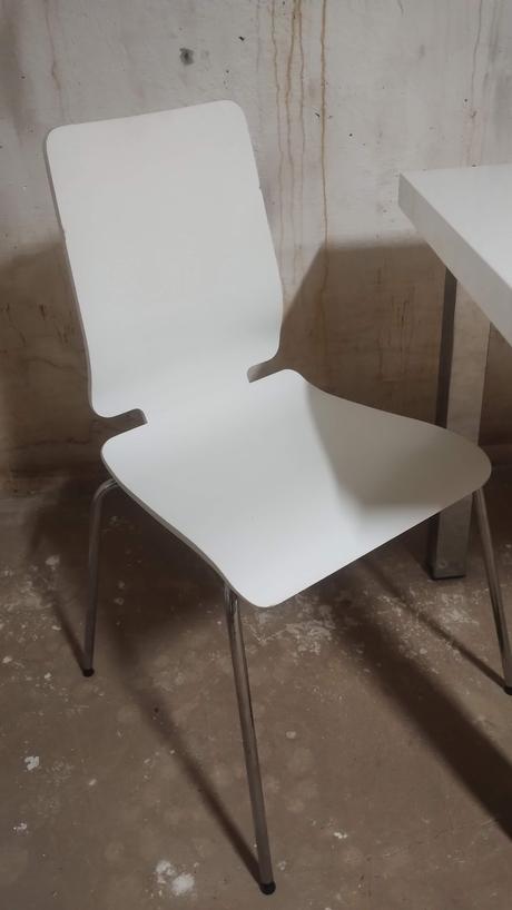 Predám dve stoličky., 