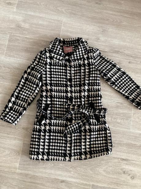 Čierno biely kabatik, 146